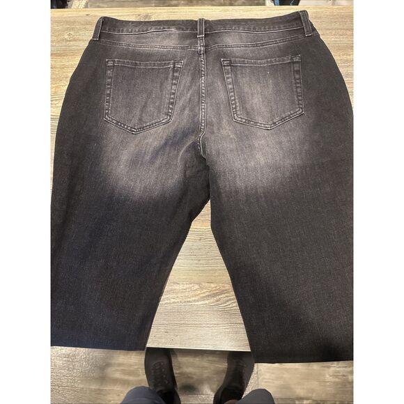 Time and Tru Women's High Rise Curvy Jeans, 29" Inseam for Regular Size 16 Black - Picture 7 of 11